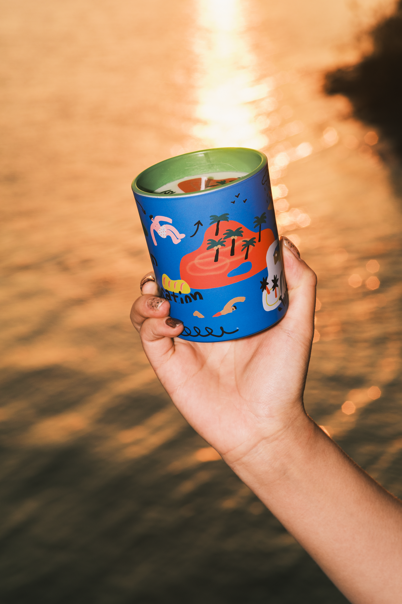 "ISLAND VACATION" Scented Candle (200g Candle + Palm)