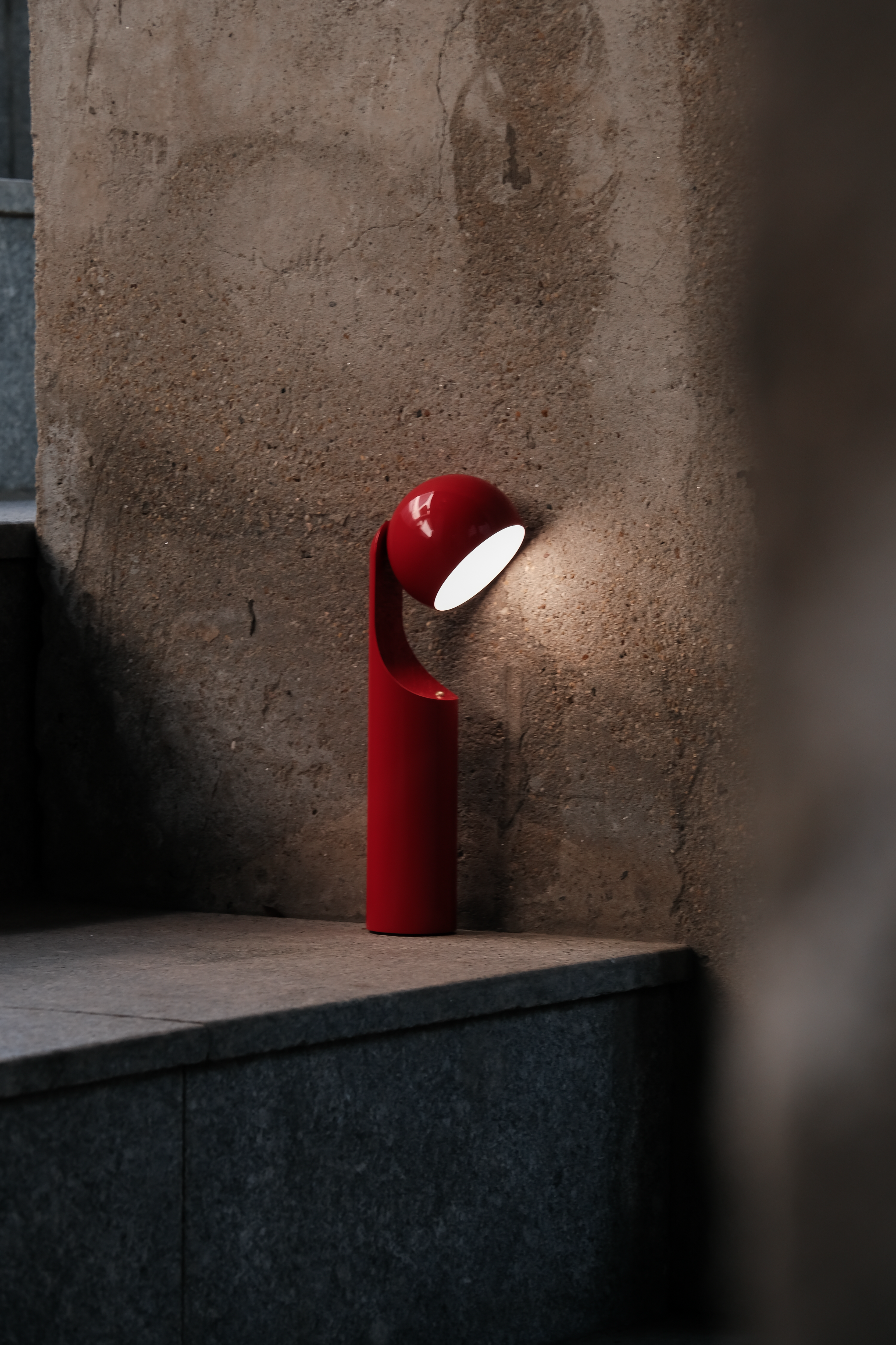 Mono Portable Reading Lamp - Bright Red