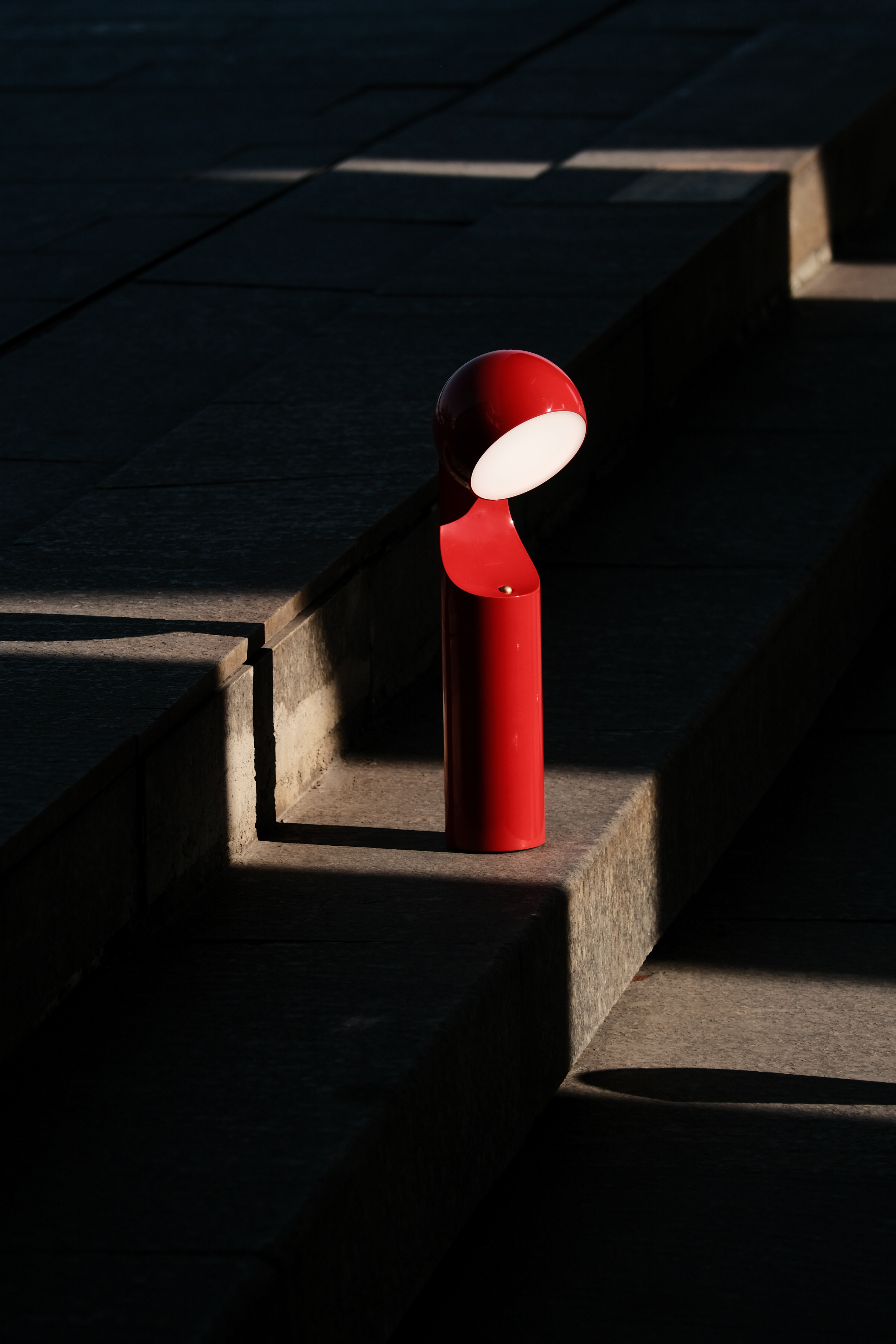 Mono Portable Reading Lamp - Bright Red