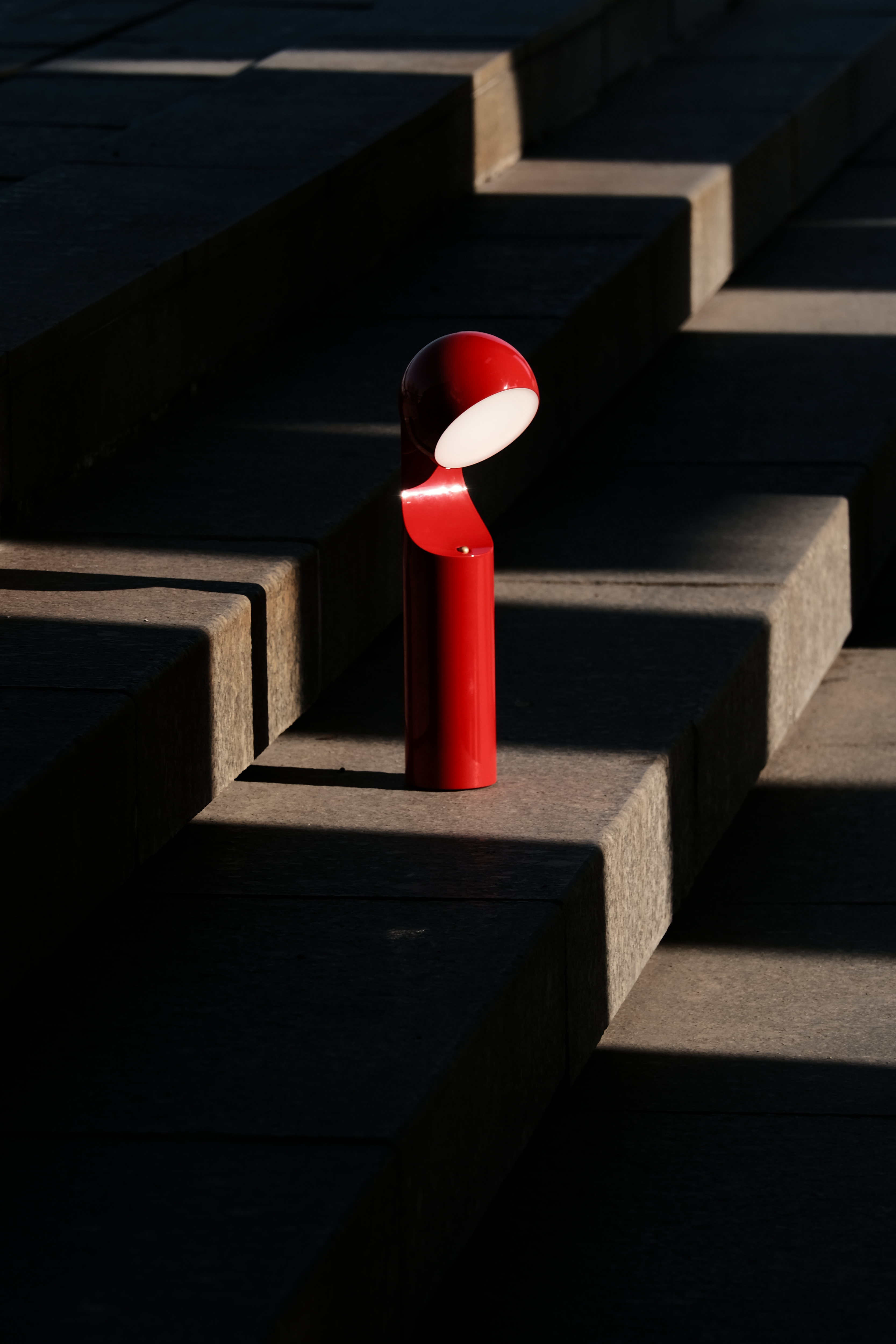 Mono Portable Reading Lamp - Bright Red