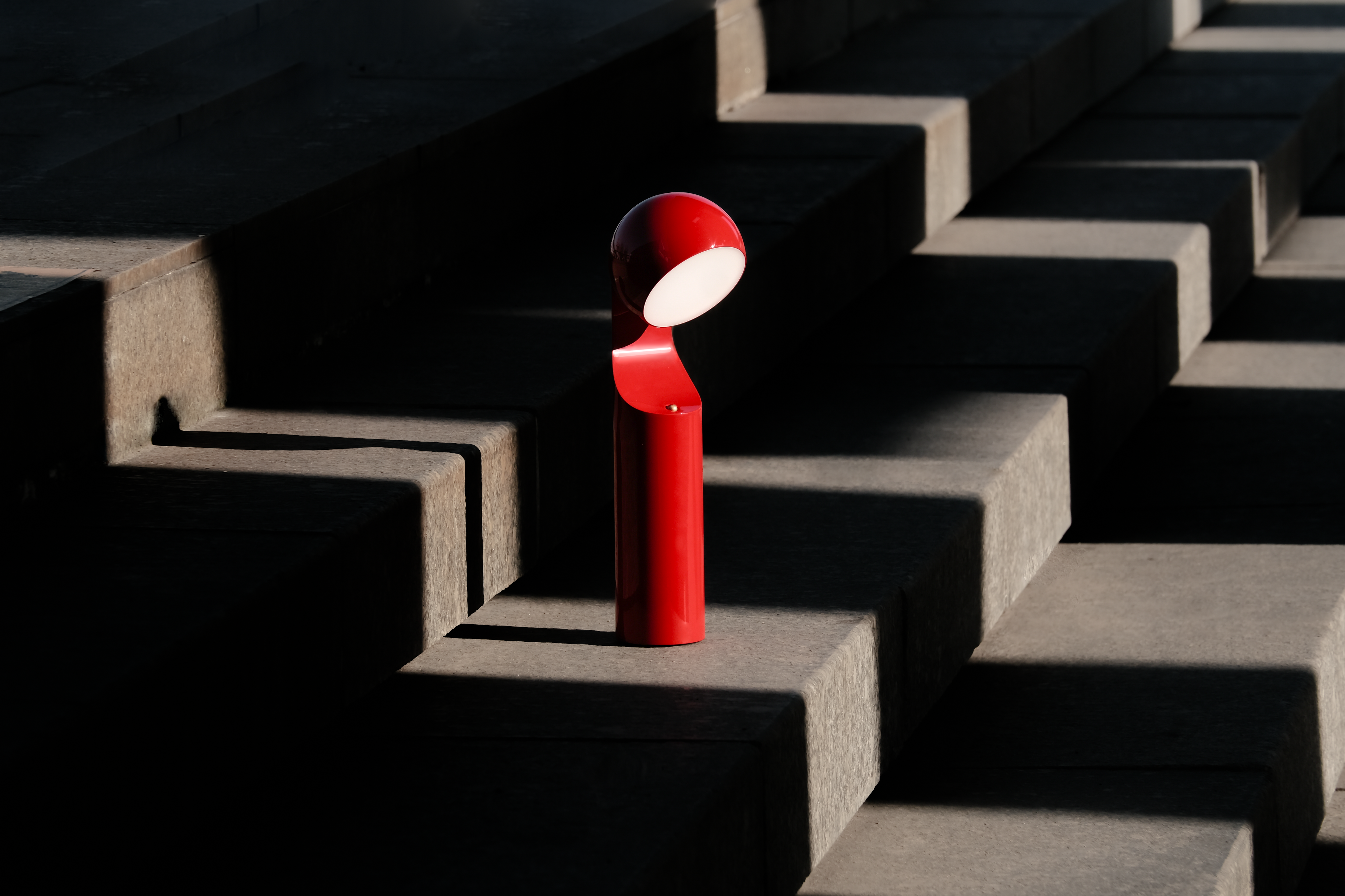 Mono Portable Reading Lamp - Bright Red