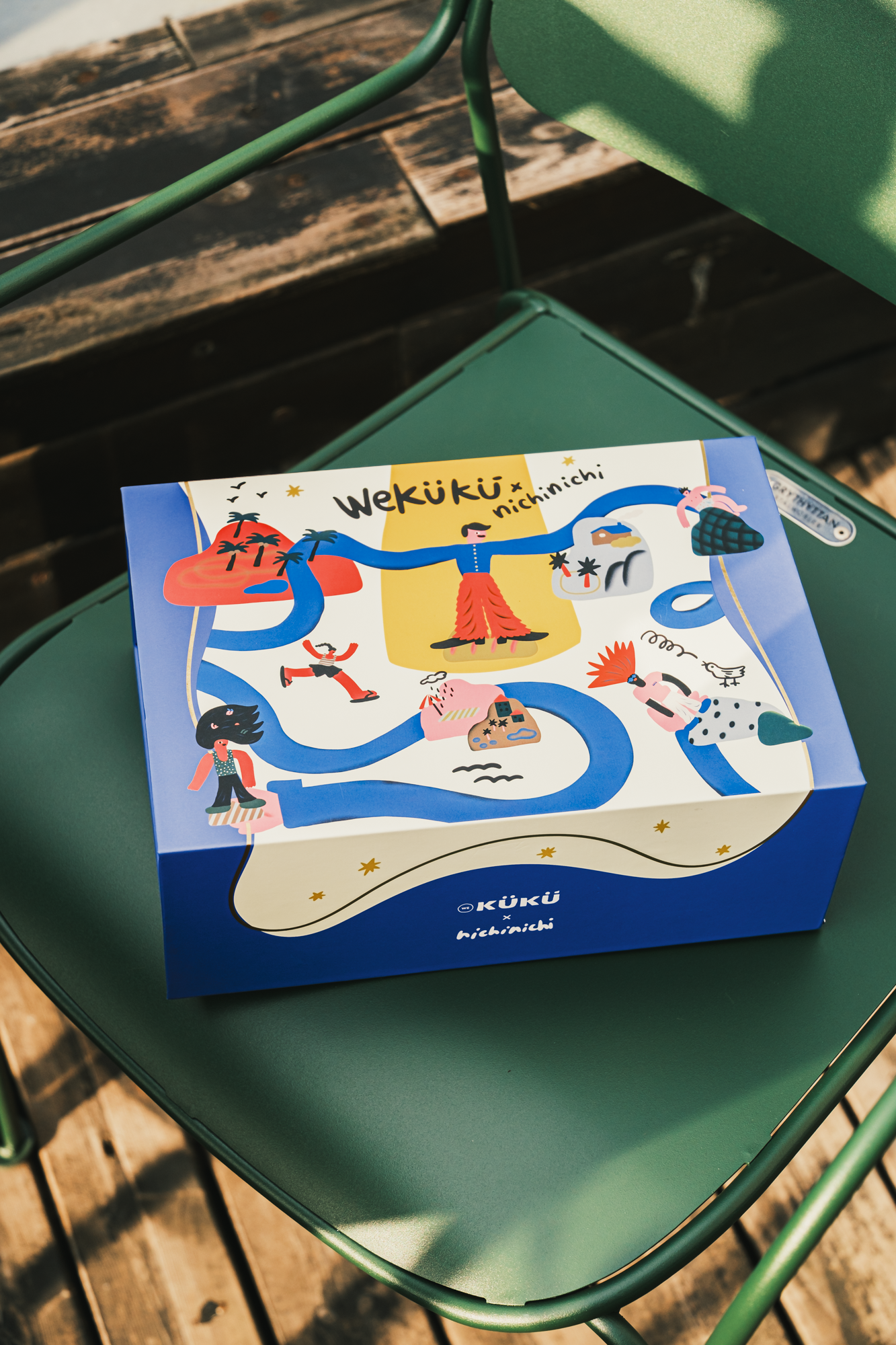 "SOCIAL BUTTERFLY" Scented Candle (200g Candle + Palm)