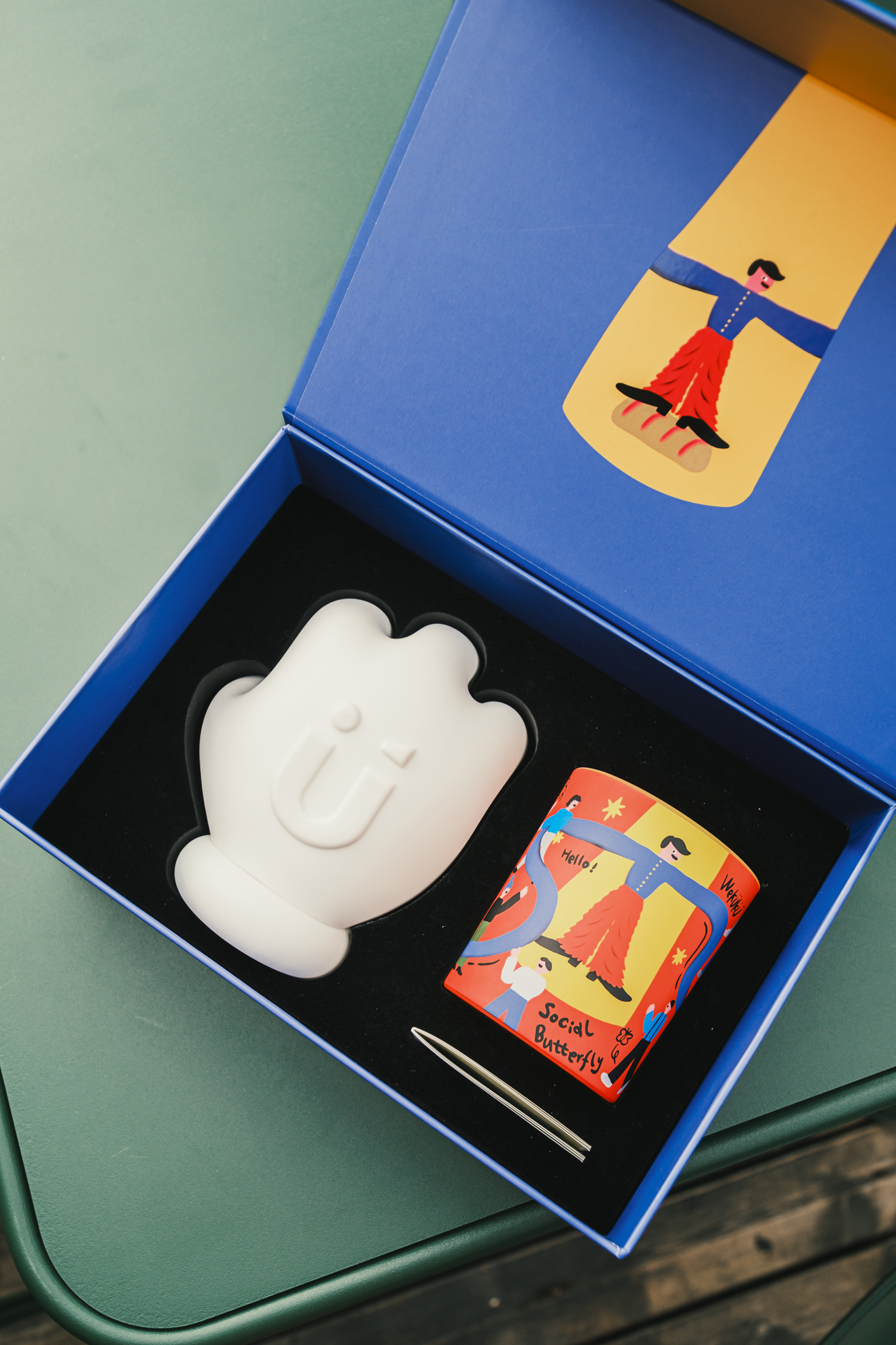 "SOCIAL BUTTERFLY" Scented Candle (200g Candle + Palm)