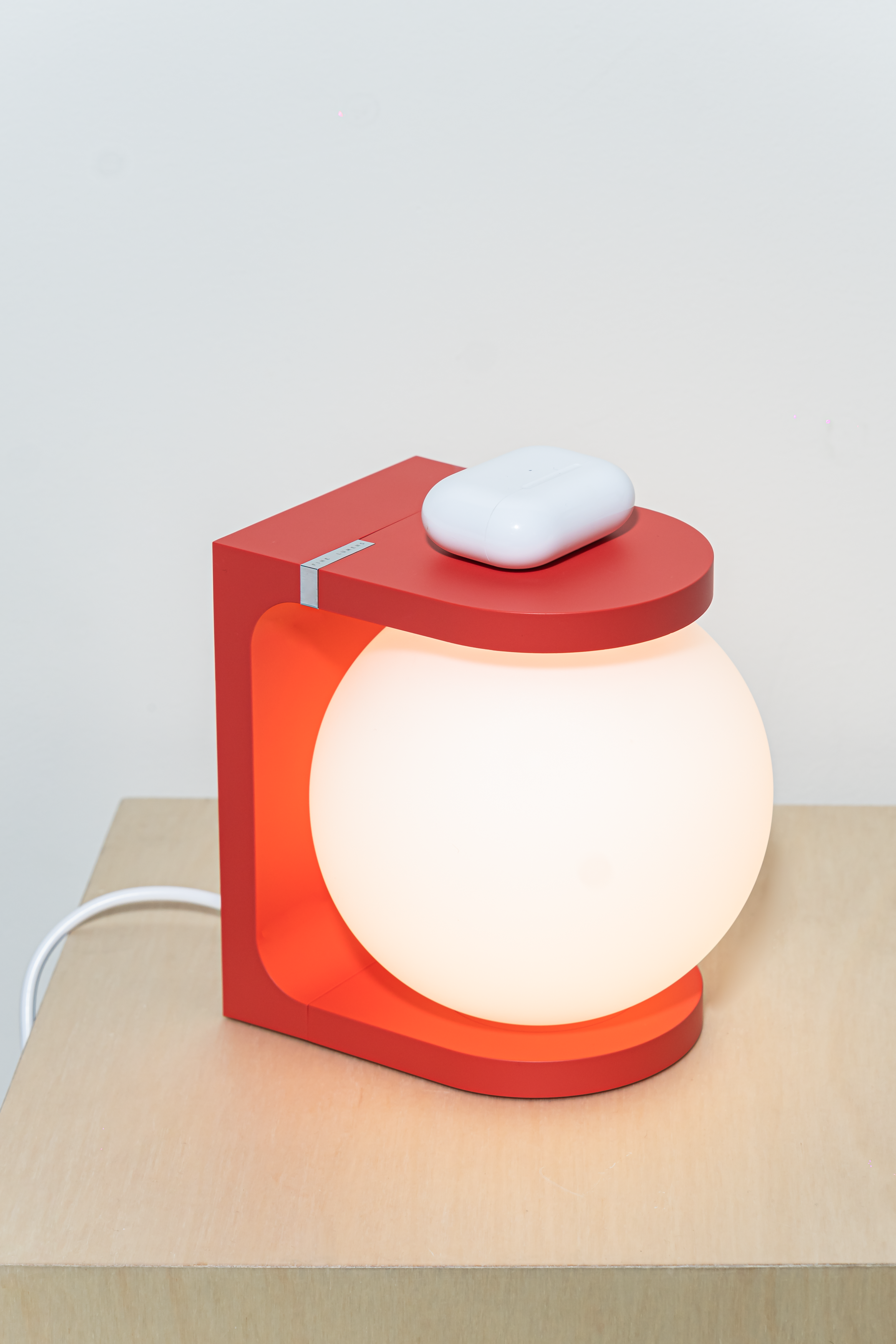 Red Wireless Charging Table Lamp - intent