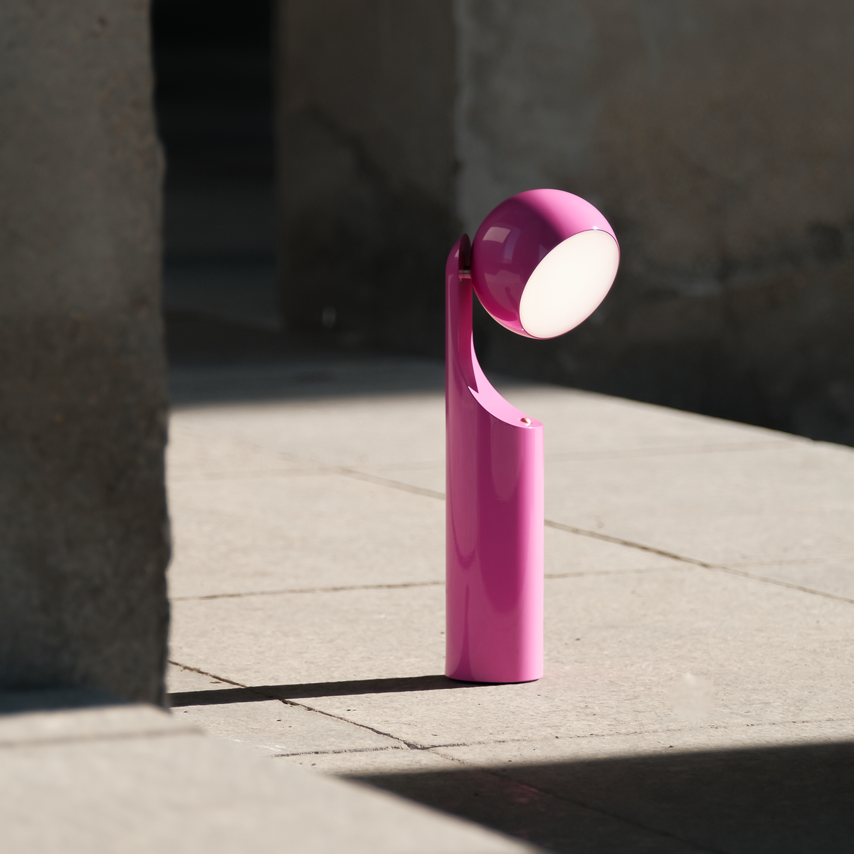 Mono Portable Reading Lamp Hot Pink – Fine Lumens | Intent