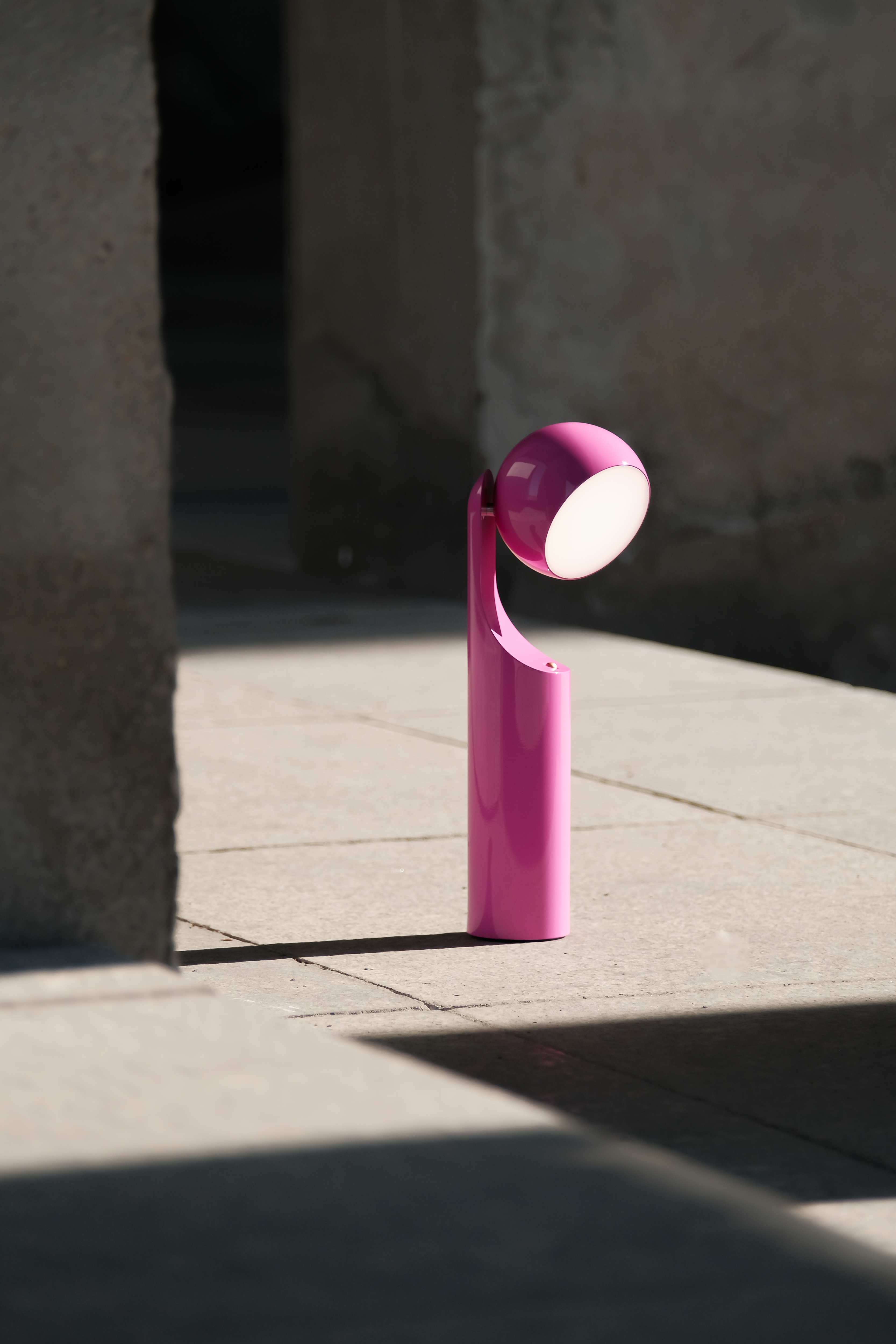 Mono Portable Reading Lamp - Hot Pink