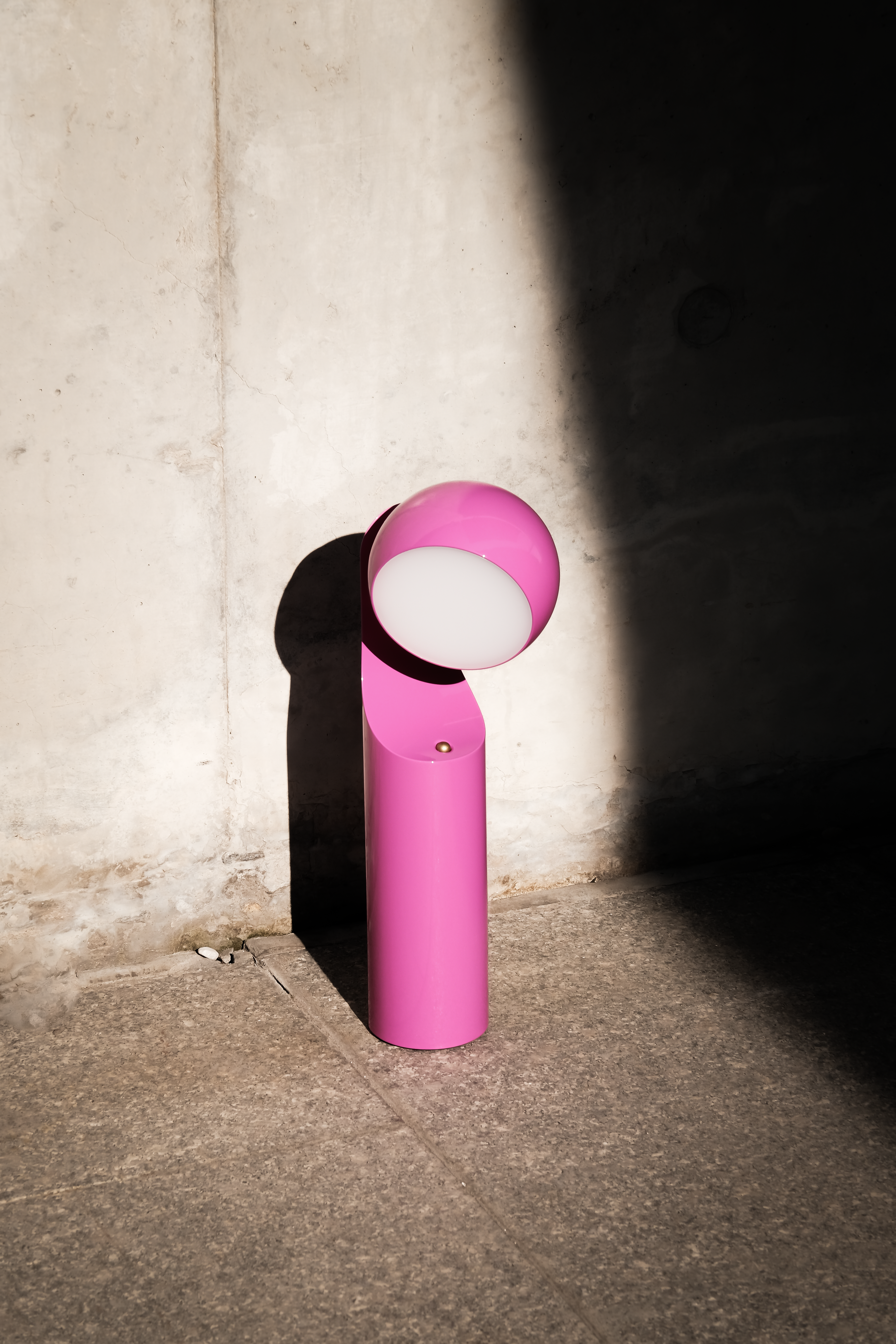 Mono Portable Reading Lamp - Hot Pink