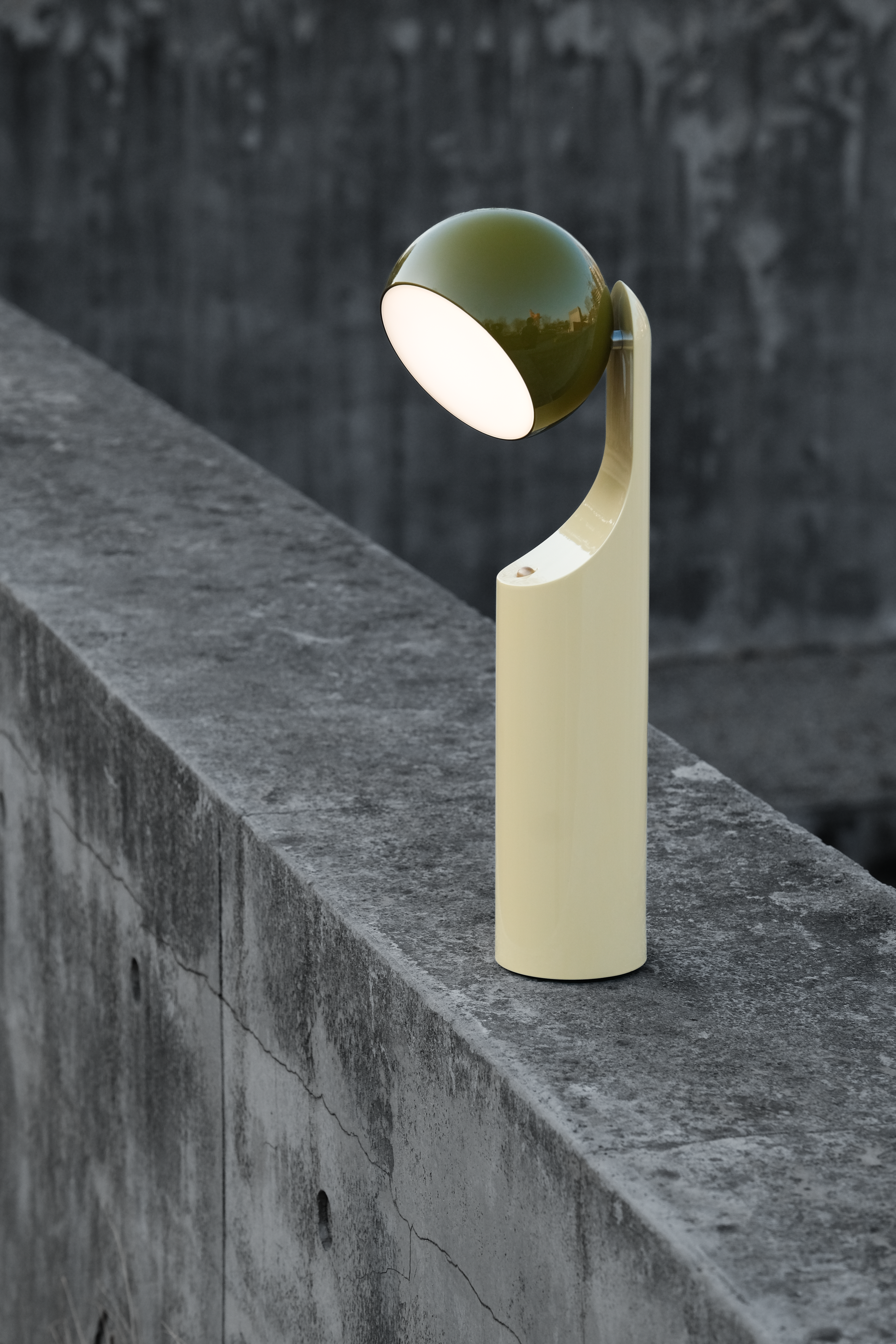 Mono Portable Reading Lamp - Verde Olive & Natural Yellow