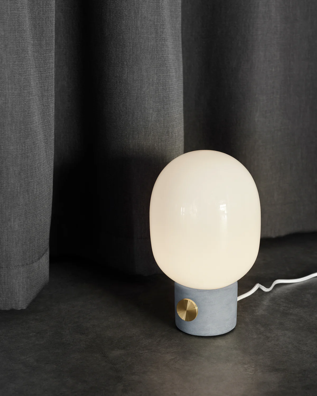 JWDA Concrete Lamp - Light Grey/Brass